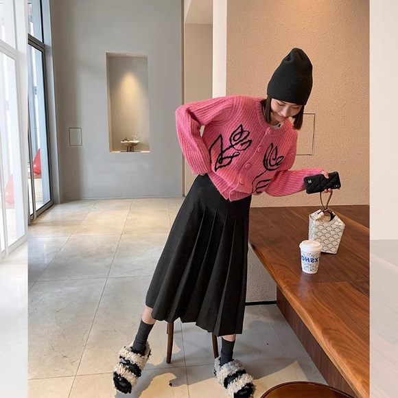 Pink sweater - Picture 1 of 4